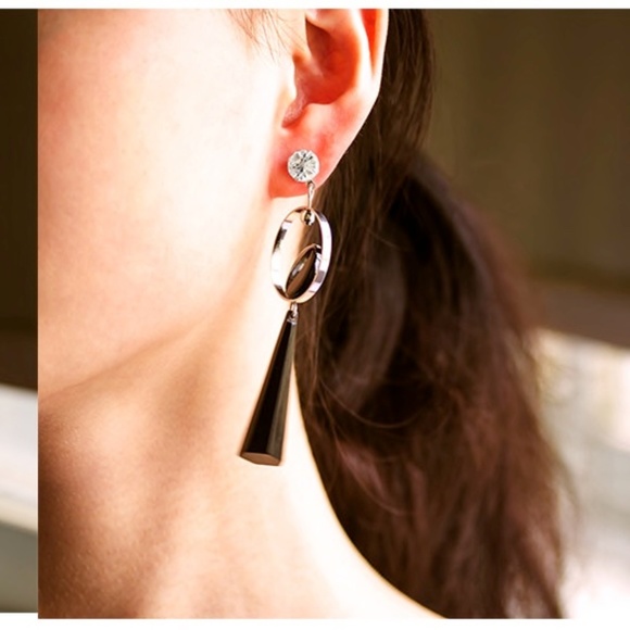 New Ivonne Destination Silver Fashion Earrings - Picture 2 of 3